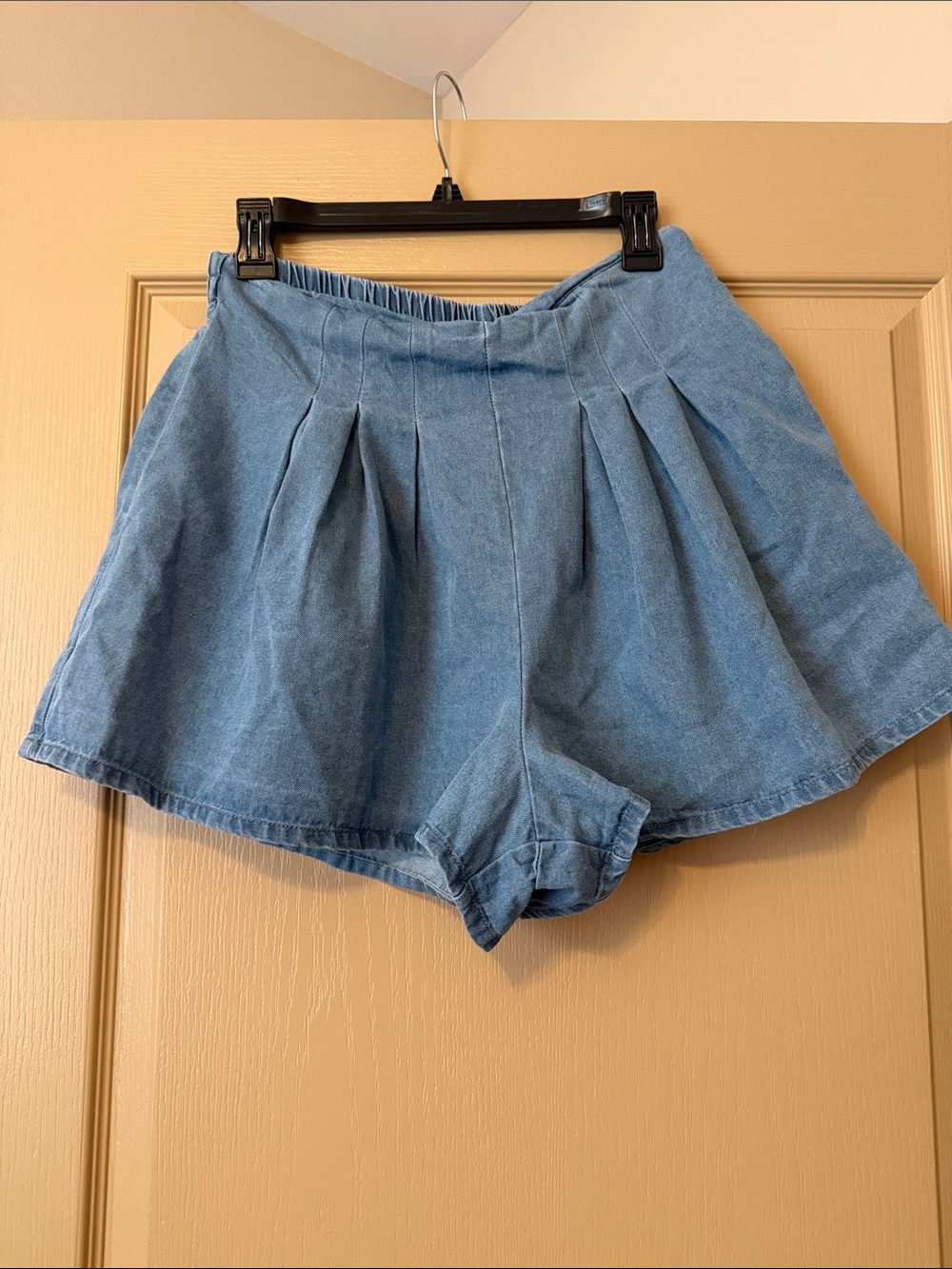 Pleated Pull on Shorts